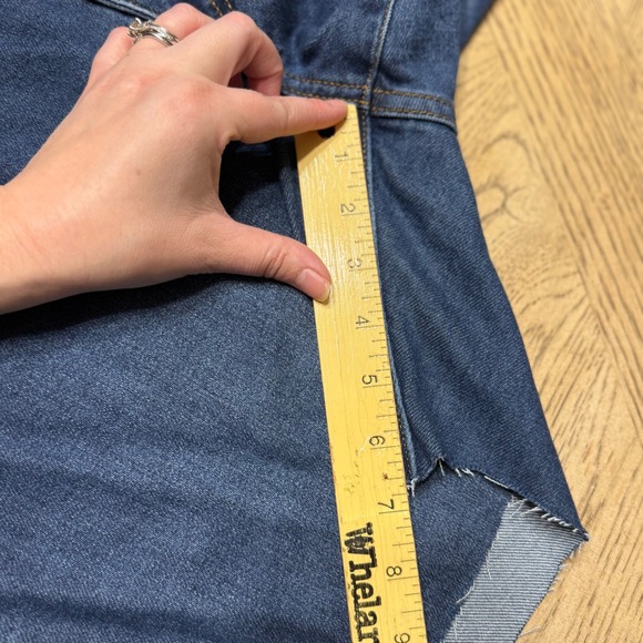 Crown & Ivy Womens  Size 36 Motion Flex Classic Fit Denim Cutoff Jean Shorts - Picture 5 of 8